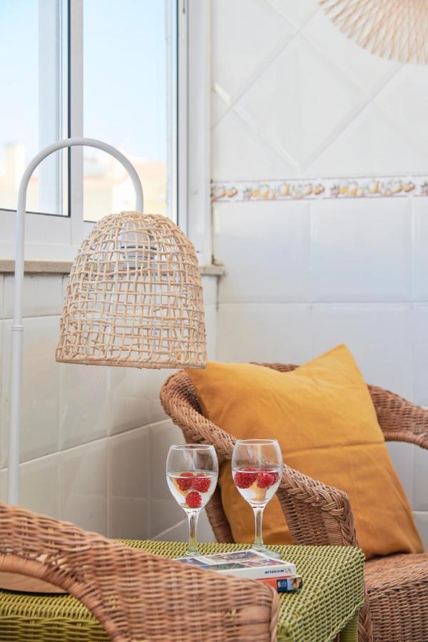 Central & Sunny 2Br Apt Near Beach, By Timecooler Σετούμπαλ Εξωτερικό φωτογραφία
