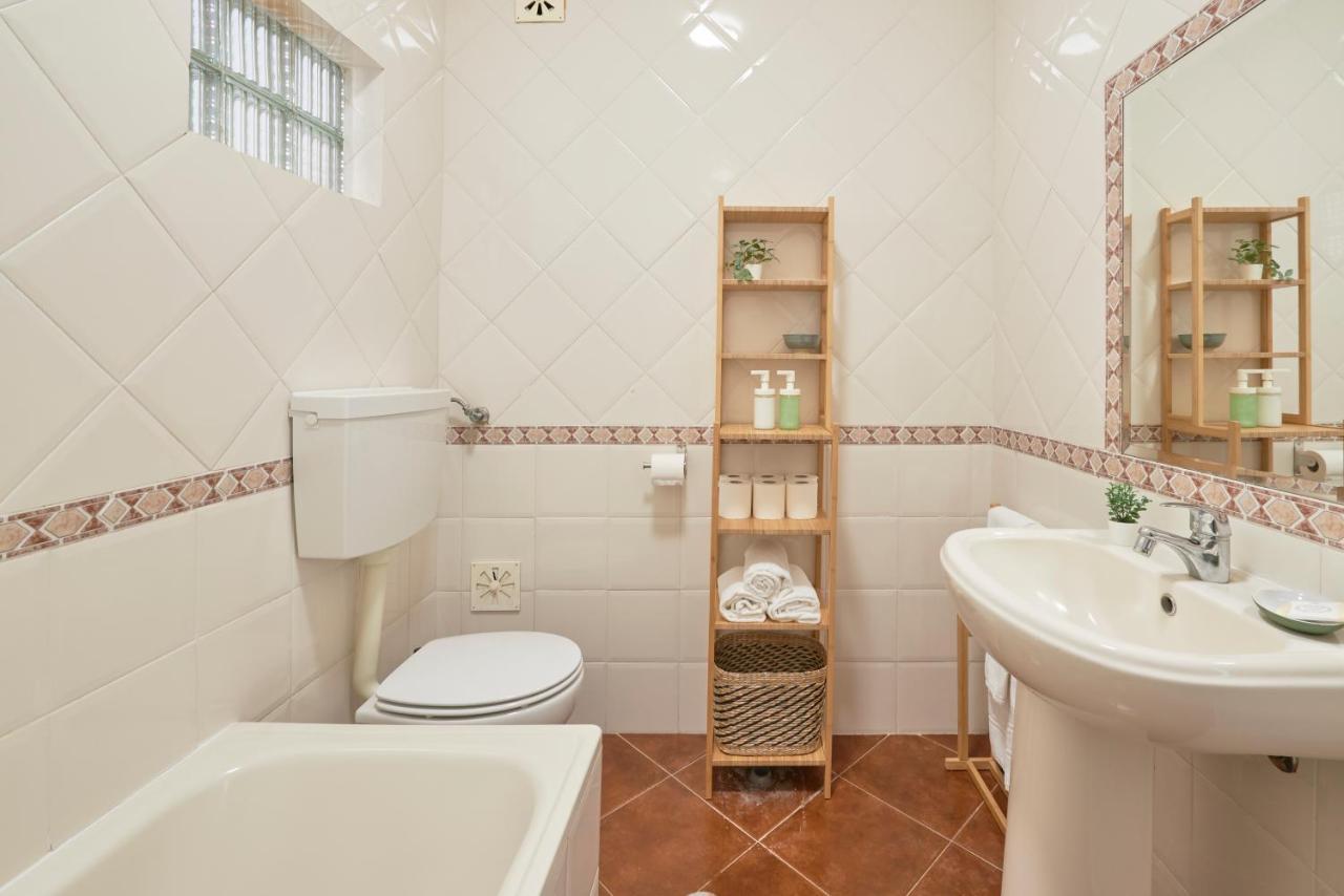 Central & Sunny 2Br Apt Near Beach, By Timecooler Σετούμπαλ Εξωτερικό φωτογραφία