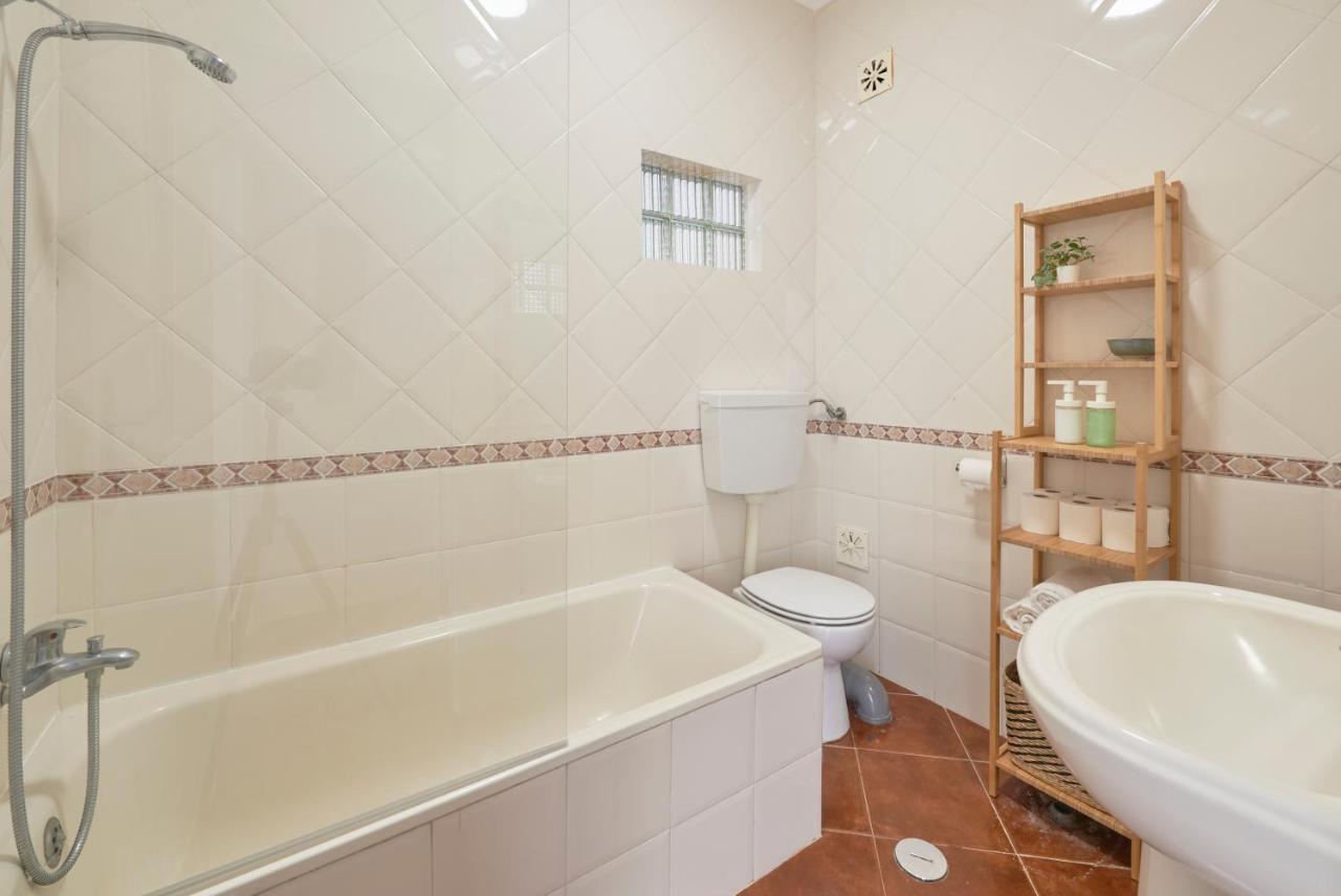 Central & Sunny 2Br Apt Near Beach, By Timecooler Σετούμπαλ Εξωτερικό φωτογραφία
